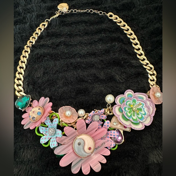 NWOT! Betsey Johnson | Flower Drama Bib Necklace - Picture 4 of 12